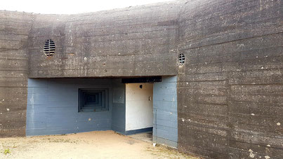 This is the entrance to the Jäger-Type casemate for a 10.5cm gun covereing the harbour