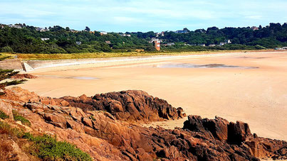 This is the Ouaisne Bay side with the anti-tank wall Panzermauer M6