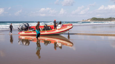 Rigid-inflatable dive boat