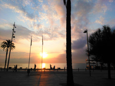 Enjoying the sunrise at the beach in Barcelona_Recommendations by Barcelona by locals