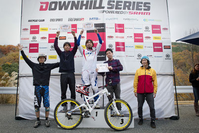 DOWNHILL SERIES第5戦菖蒲谷森林公園の表彰式