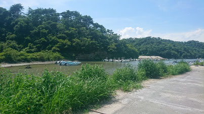 震洋基地跡近くにある潜ケ浦漁港