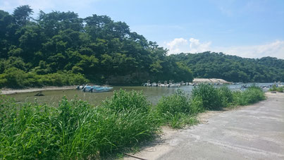 震洋基地跡近くにある潜ケ浦漁港