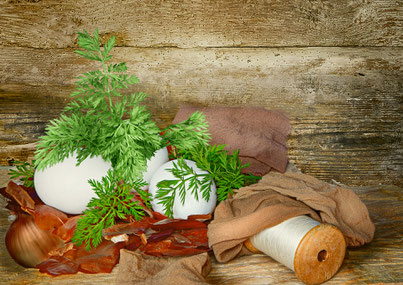 zelf paaseieren kleuren met natuurlijke kleuren en materialen