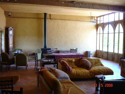 Enduits intérieur d'une grange à la chaux aérienne et sable brut (photo)