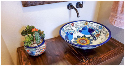 <img src="Ovalín para lavamanos decorado Colibrí.jpg" alt=" Ovalín para Lavamanos Decorado de Talavera Colibrí Modelo Aguamanil para sobre Poner hecho y decorado en México 100% a mano" />
