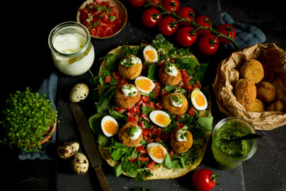 Focaccia, Focaccia-Belag, belegtes Brötchen, Fladenbrot, Hefeteig, Hefebrot, Germteig, Germbrot, backen, Brot, Brot backen
