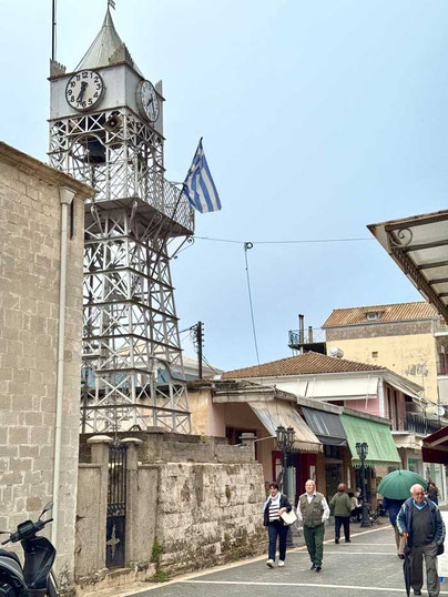 Metall-Glockenturm Lefkada Stadt