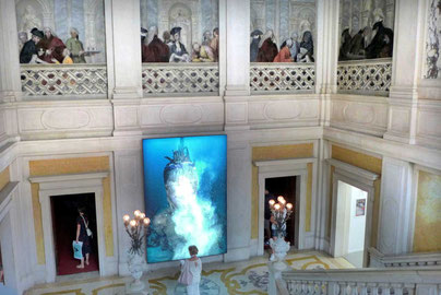 HIRST gigantischer Dämon im Palazzo Grassi Venedig