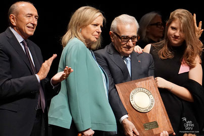 Gérard Collomb et Martin Scorsese entouré de sa femme et de sa fille  - Remise du Prix Lumière - Festival Lumière - Lyon - Oct 2015 - Photo © Anik COUBLE