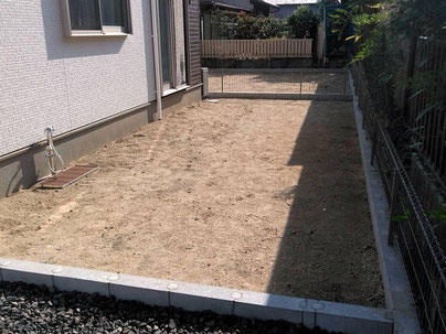 人工芝施工前のお庭