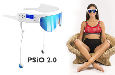 Femme en tailleur avec lunettes psio custom  de luminotherapie et relaxation PSIO 2.0 site ambassadeur alain rivera agrée psio clinic