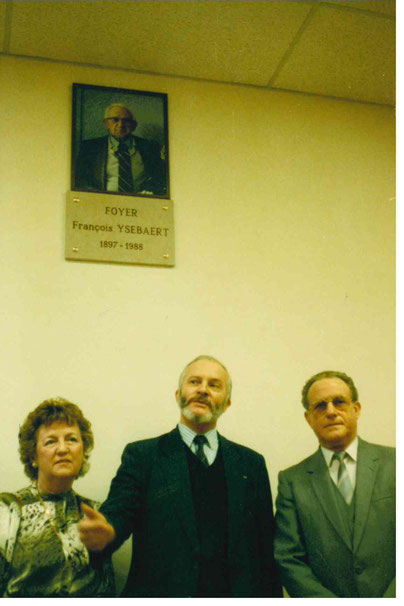 inauguration du foyer François Isebaert 19 janvier 1989. Le Maire Jacques-Louis Dôle entouré de Jacques Isebaert et son épouse