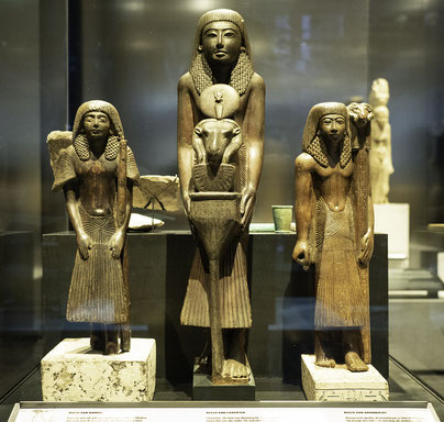 Bild: Holzstatuen von Ramose, Chaemter und Amonnacht, 19. Dynastie Deir-el-Medina, Rijksmuseum van Oudheden
