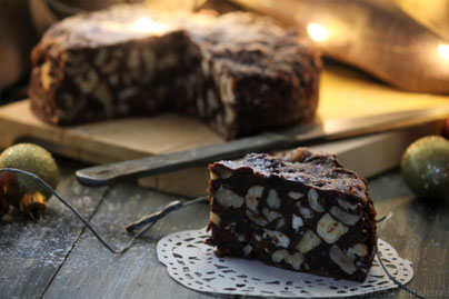 Il panpepato di Terni dolce tipico tradizione Umbria Natale a base di frutta secca miele cioccolato pampepato Italia