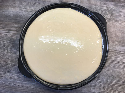 Grillstein von Pampered Chef mit Kuchenteig befüllt