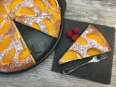 Rührkuchen mit Pfirsich vom Rockcrok Grillstein