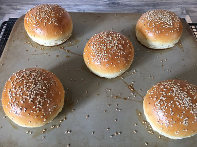 Hamburger Brötchen nach dem Backen