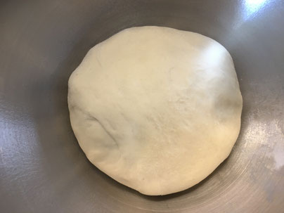 Hefeteig in Schüssel