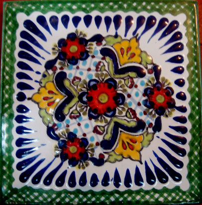 Azulejo Talavera de Puebla en Medida de 10.5 x 10.5 cm. aproximadamente. 