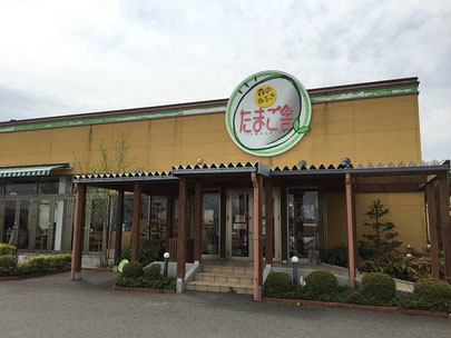 大きくて立派な建物!レストラン併設の直売所です。