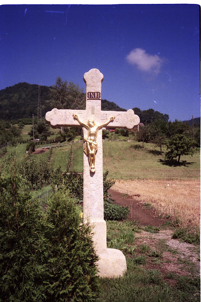 Das Mühlekreuz an seinem alten Standort am Oberen Kirchweg (Foto: Beat Walde, 1988)