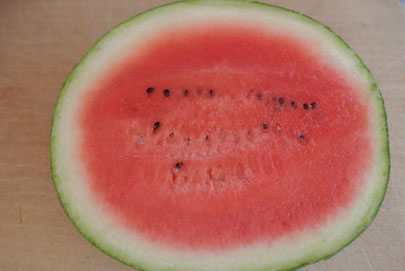 Wassermelone schnell und einfach in mundgerechte Stücke schneiden