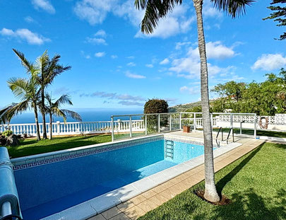 Pool mit Meerblick