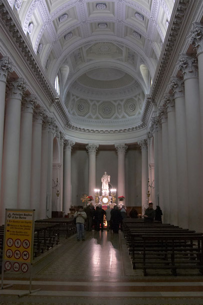 Basilica di San Marino Interno (Wikimedia Commonsより)