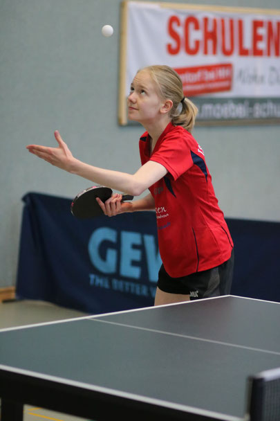 Die Landesranglistenzweite der Damen, Chiara Steenbuck, überzeugte sowohl beim Oberliga-Unentschieden in Berlin als auch bei ihrer Drittliga-Premiere beim VfL Kellinghusen mit ihrem konzentriert vorgetragenen Offensivspiel.