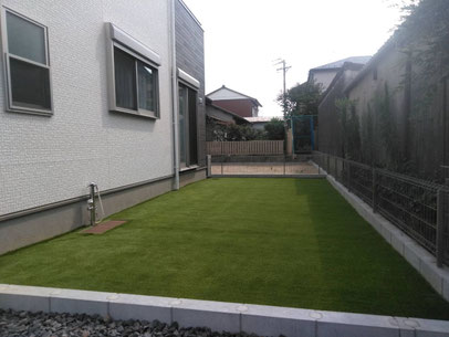 人工芝を施工後のお庭