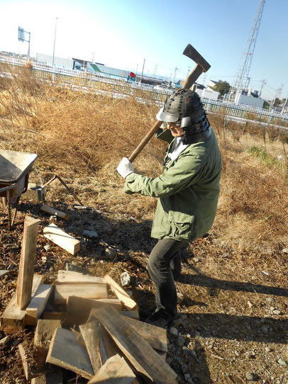 薪割り　陶芸家小林夢狂　MukyoKobayashi