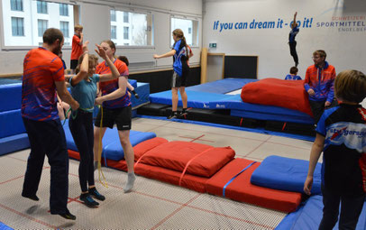 Die drei Trampoline der Koordinationshalle wurden ausgiebig genutzt.