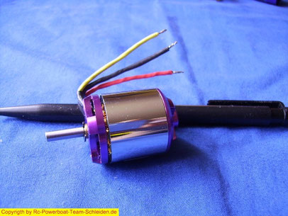 Der Motor meiner Vegesack. Kräftiger Aussenläufer für kleine Modelle bis 3 LiPo. 70g , 28x36 mm . Welle 4mm , 1200g Schub, 1000Um/V .