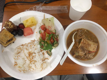 5月31日(金)日本ムスリム協会でのイフタールはアラブ系の食事(牛すね肉とオクラのシチューなど)
