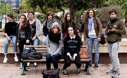 Les jeunes de la classe du lycée Finosello en compagnie de Véronique Légal