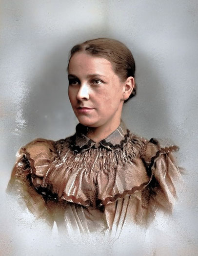 Portrait im Halbprofil: Anna Kalthoff als junge Frau