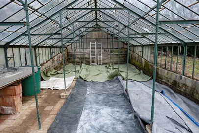 Dieses Glashaus soll nach der Renovierung wieder Verwendung finden.