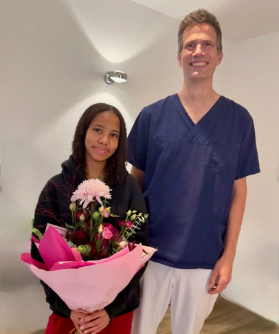 Dr. Tobias Thalmair und die Auszubildende Zoe