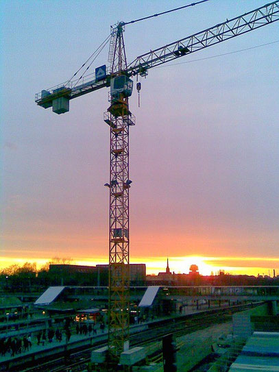 SUNSET UNDER CONSTRUCTION (c) De Toys, 1.4.2010 @ Ostkreuz (Berlin-Friedrichshain)