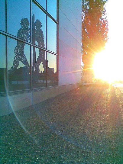 SUNSET MOLECULES (c) De Toys, 15.6.2010 (20.47h) @ Treptower Park