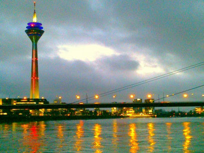 Rheinturmzeit (c) De Toys, 2.2.2015 @ Altstadtufer, Düsseldorf