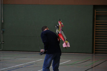 Chris mit seinem Knuffel