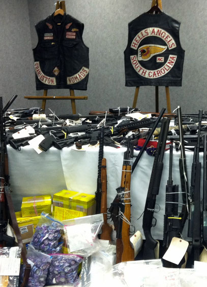 Hells Angels collected crown caps, see the 3 bags bottom of police-picture.