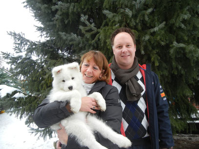 Aby (Hündin blau) zieht zu Familie Hertig und bleibt so ganz in unserer Nähe.