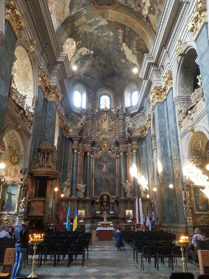 Blick nach Osten zum barocken Altar