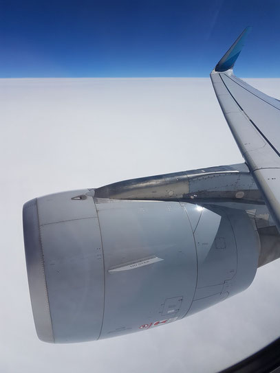 Rückflug nach Düsseldorf, geschlossene Wolkendecke über der Adria