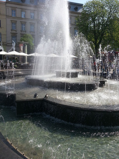 Brunnenanlage vor dem Opernhaus