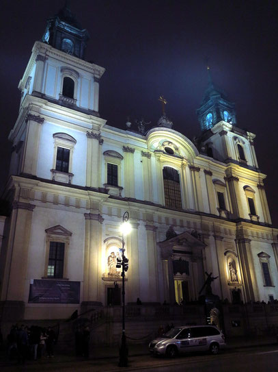 Die Heilig-Kreuz-Kirche nach dem Konzert im Nieselregen