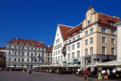 Rathausplatz (Raekoja Plats), das Zentrum von Tallinn